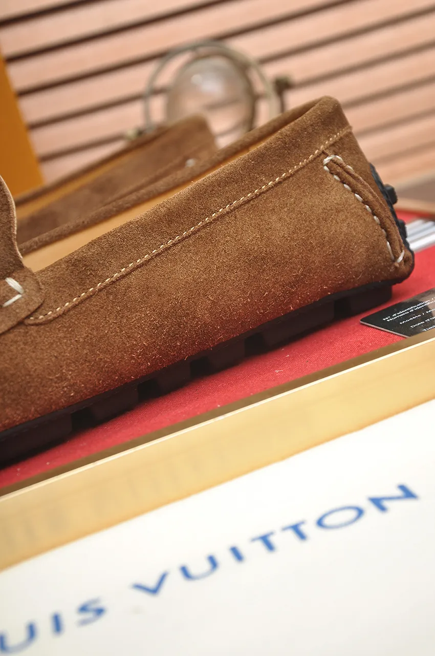 Men's men's shoes 💰420💶 [LV Doudou shoes] (water-dyed cowhide lining) new model is on the market, available on the official website. The new Doudou shoes are processed into single-color materials, and the uppers are made of imported horsehide leather. The body of the shoe is fully hemmed with mark thread, and is lined with imported original cowhide leather. The elegant shoe shape is super suitable for all-matching, and the size is 38-44.